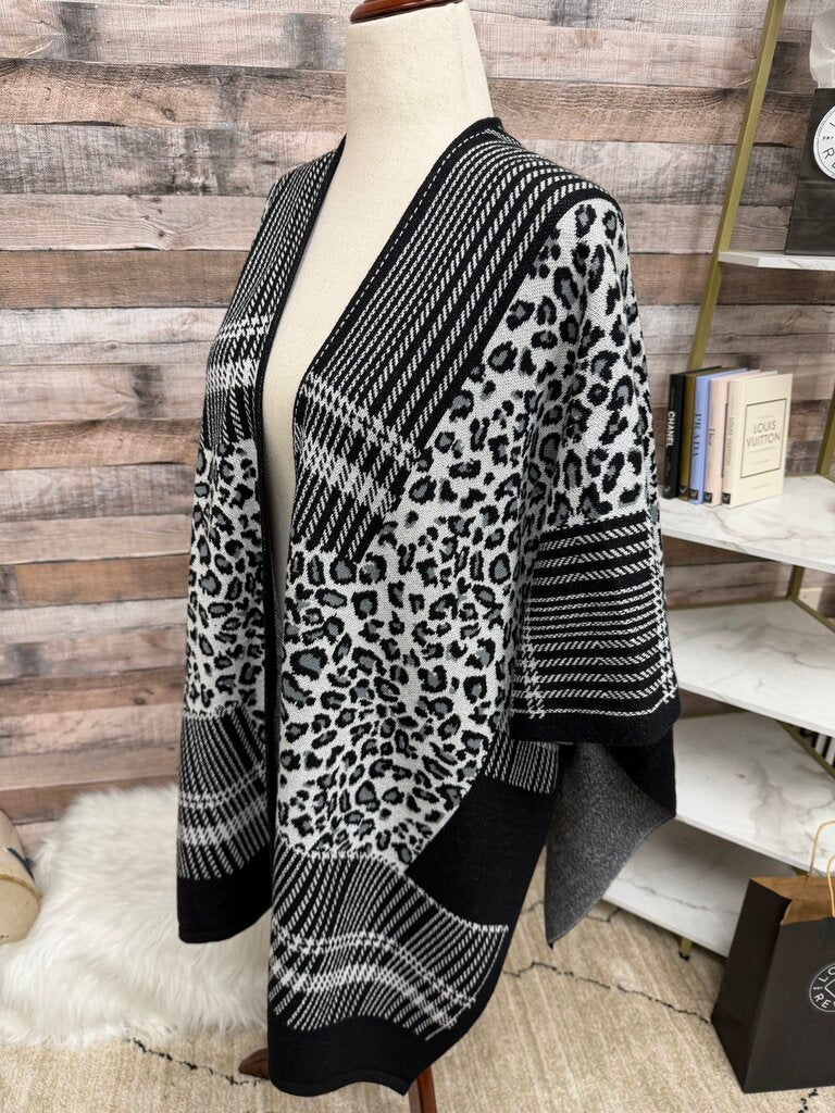 Chicos NWT silver/black animal print/plaid cape