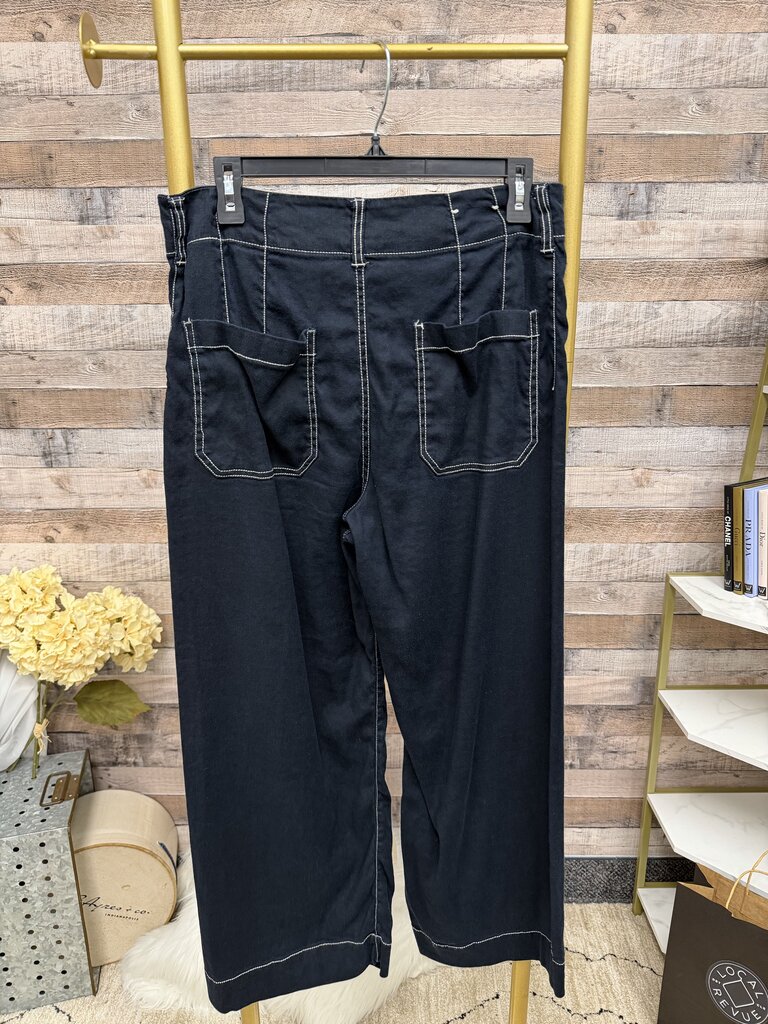 Maeve the Colette pants with white stitching