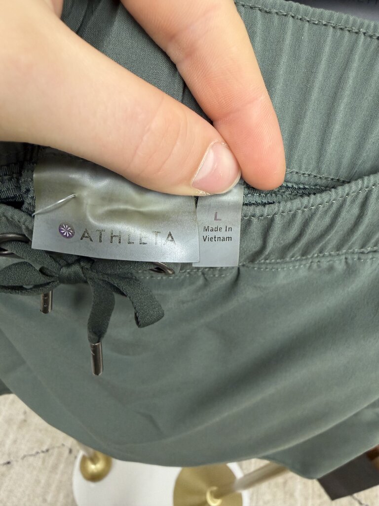 Athleta olive activity skort