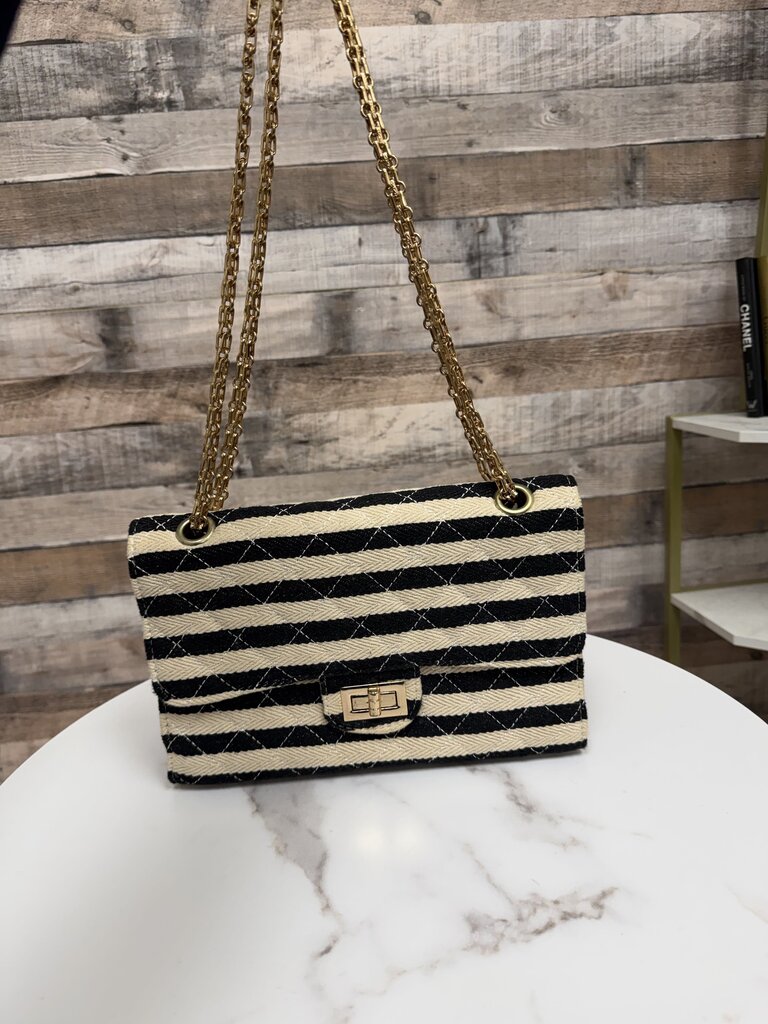 no label cream/black stripped bag with gold chain
