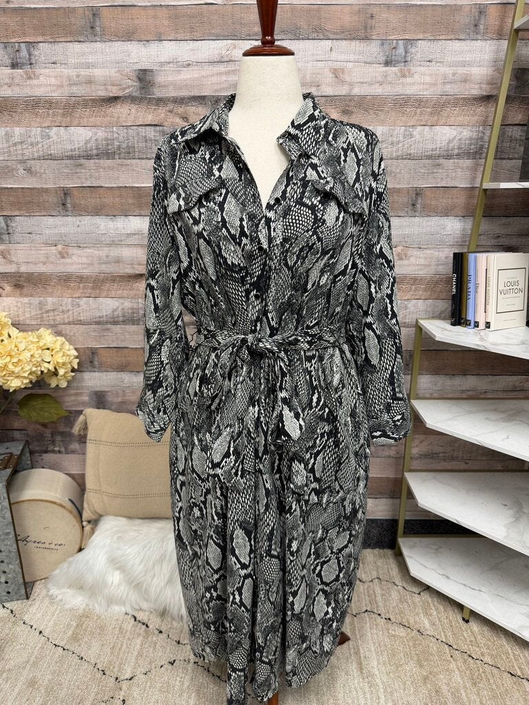 New York and Co. snakeskin print button up dress with belt New York and Co. black/white XL women TOPS