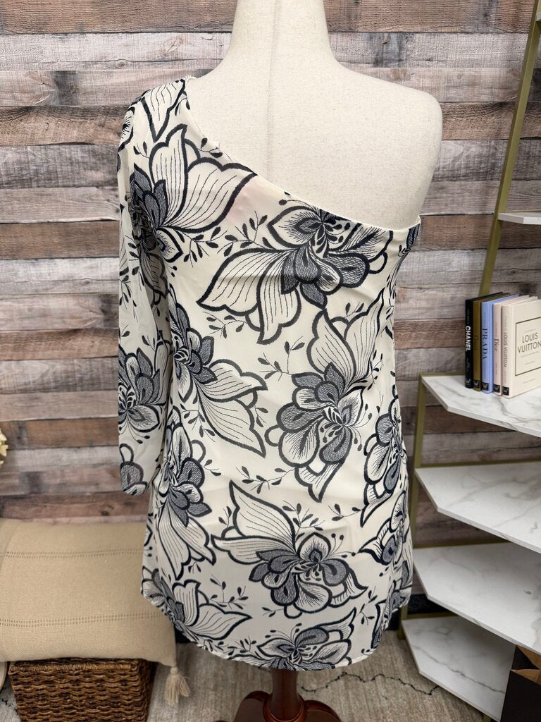 Fashionmics black/white floral off the shoulder top NWT Fashionmics black/white small women TOPS