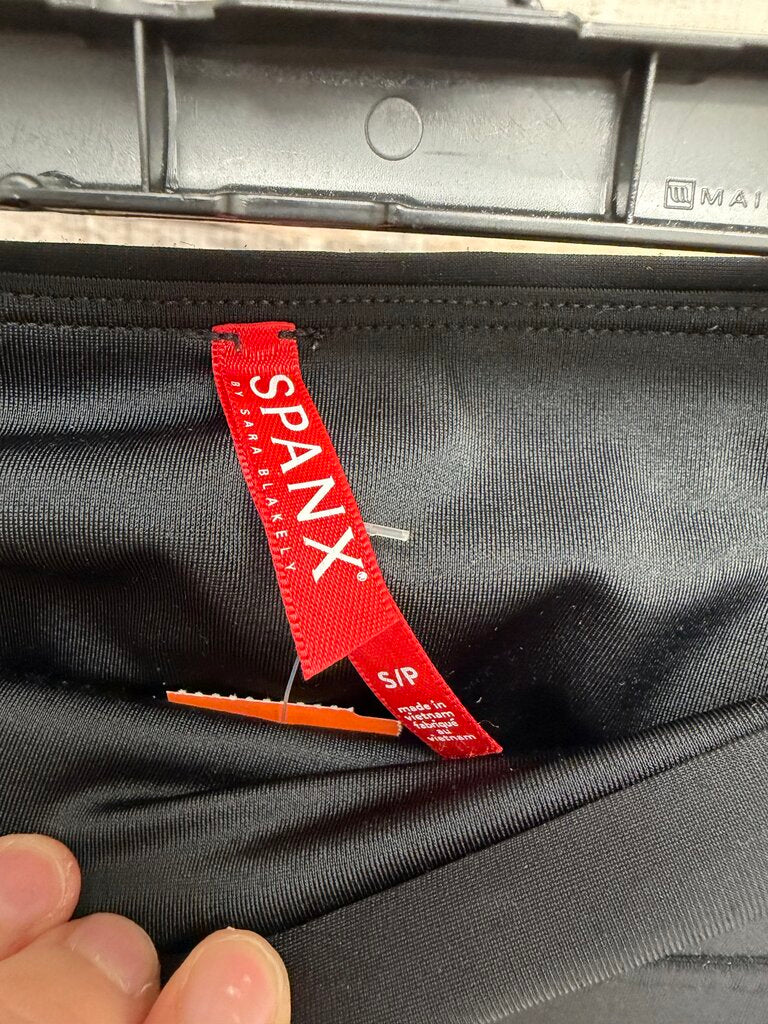 Spanx Black Look At Me Now Seamless Leggings