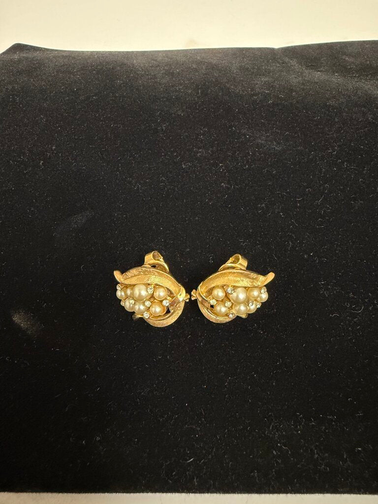 Gold Tone w/ Faux Pearl and Rhinestone Cluster Clip On Earring