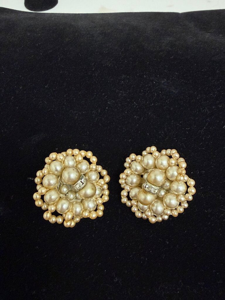 Faux Pearl Cluster Round Clip On Earring