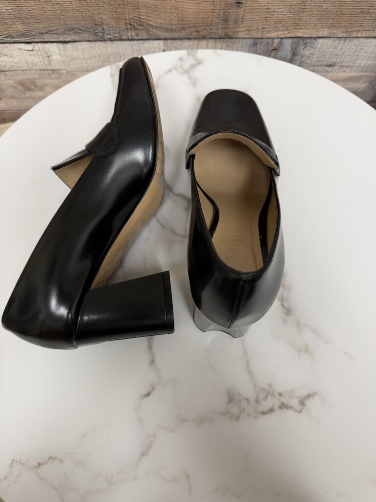 M.Gemi Black Leather Loafer Pump