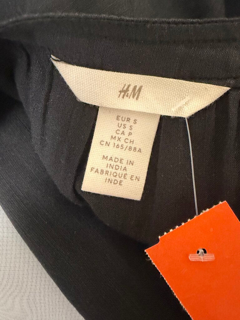 H&M Black Short Sleeve V Neck Cap Sleeve Shirt H&M Black Small women TOPS