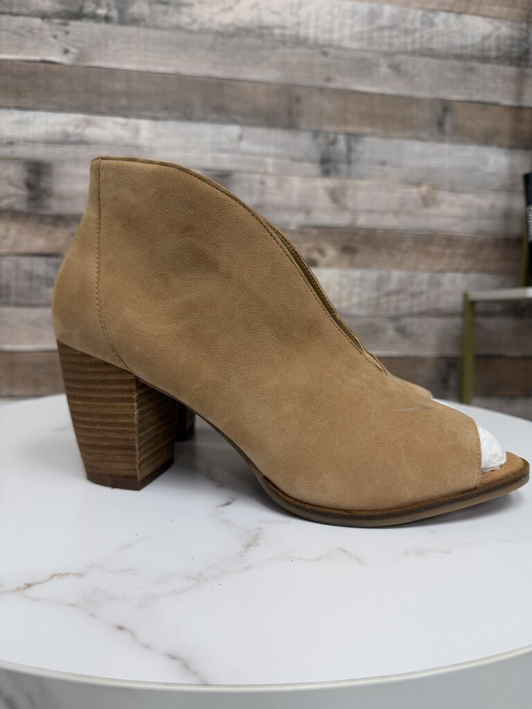 Lucky Brand Joal tan suede ankle bootie Lucky Brand Tan 9.5 women HEELS