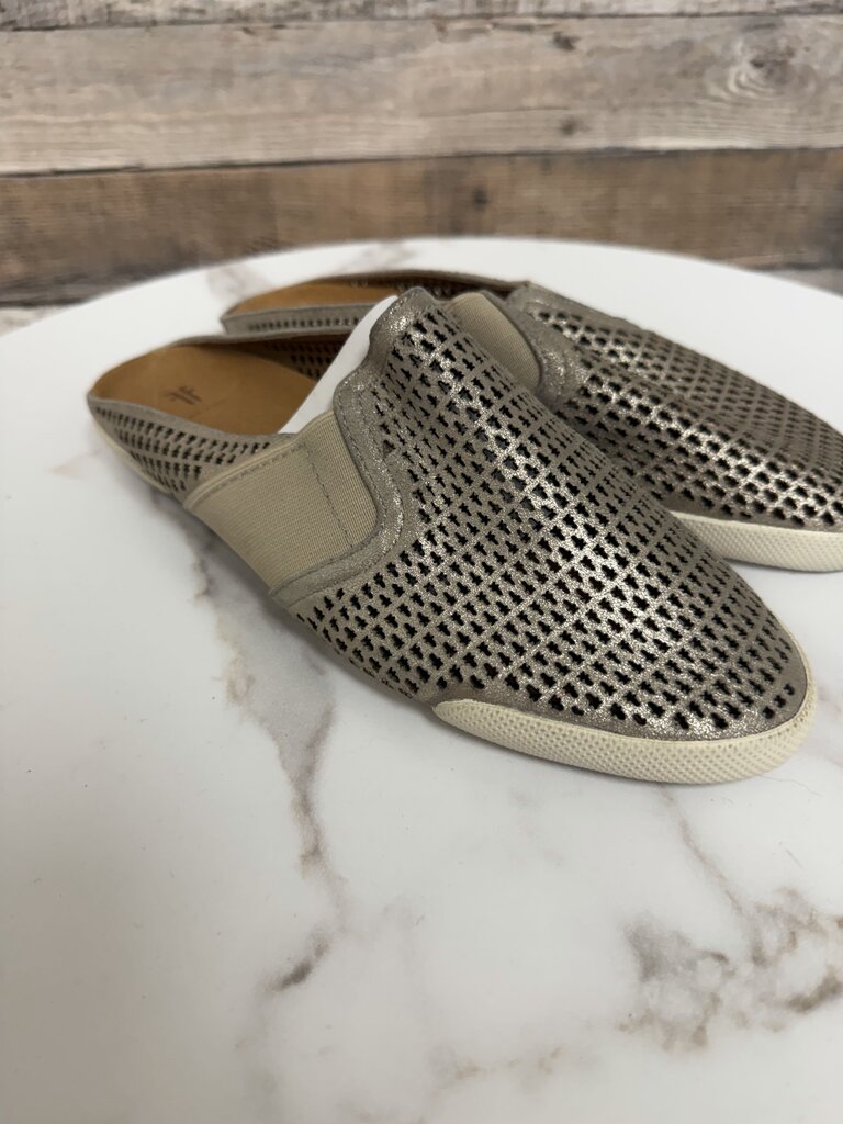Frye Melanie gore perf mule silver