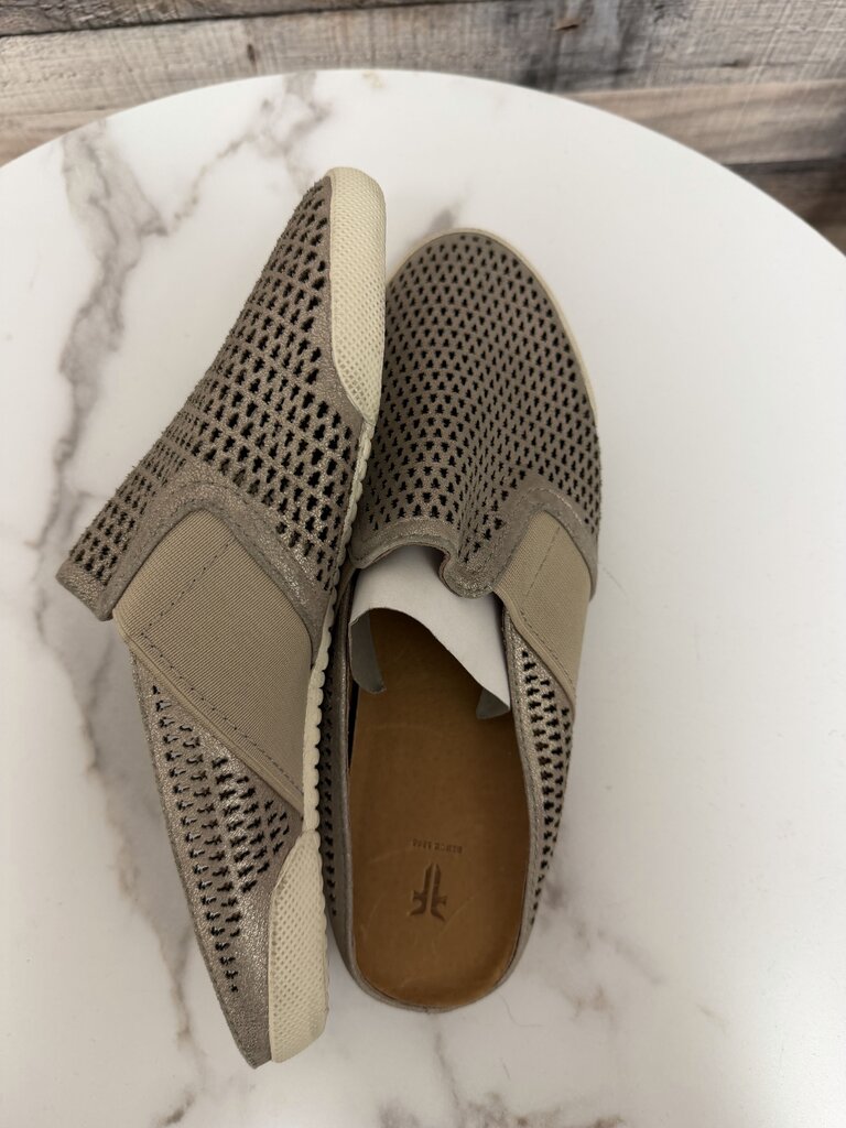 Frye Melanie gore perf mule silver