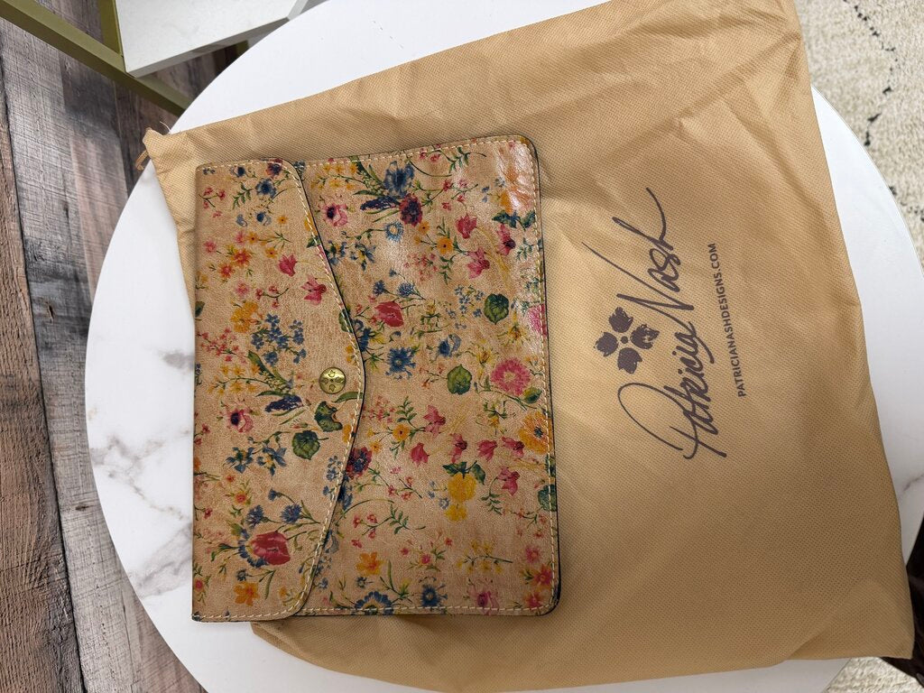 Patricia Nash prairie rose printed leather clutch