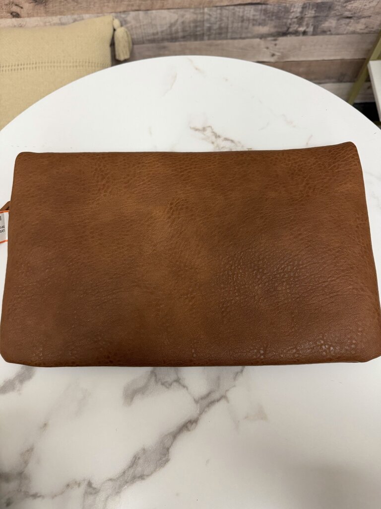 Urban Expressions NWT brown leather Stella envelope zip clutch Urban Expressions brown OS BAGS