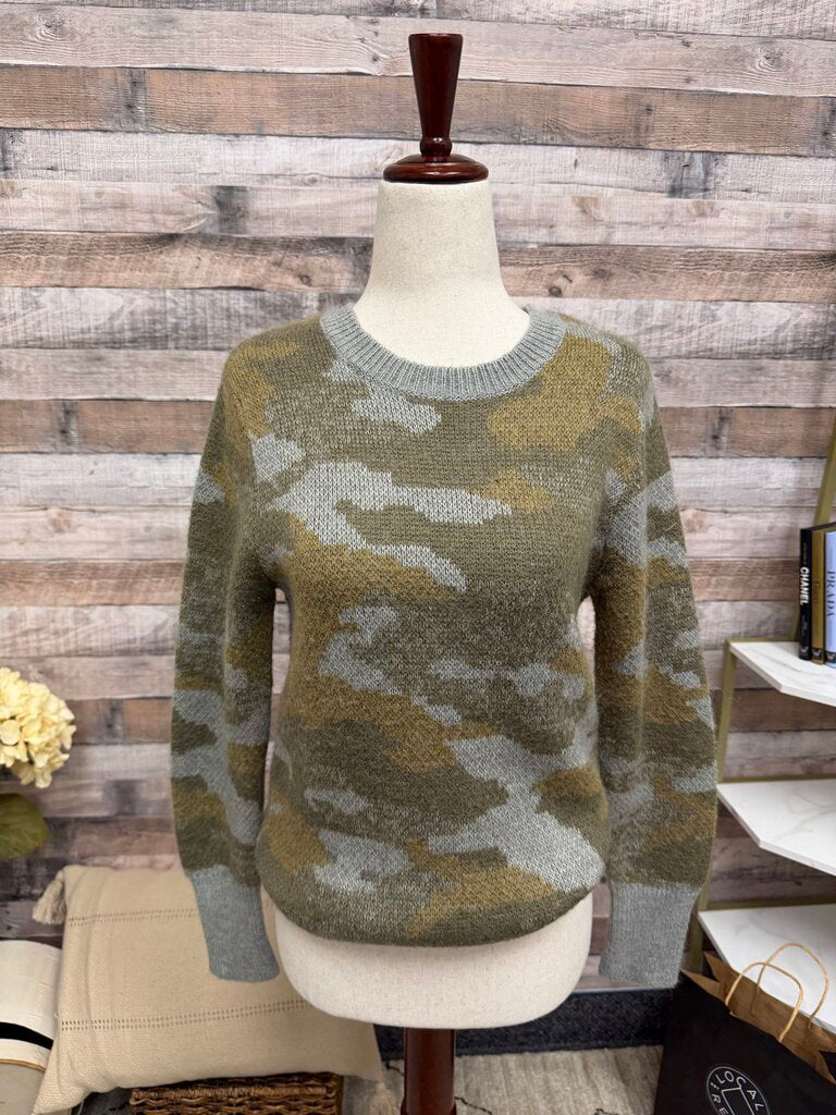 Banana Republic Camo Crewneck Sweater Banana Republic Camo XS women SWEATERS