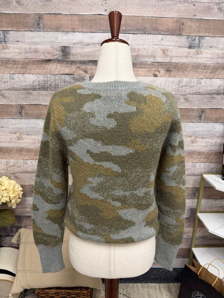 Banana Republic Camo Crewneck Sweater Banana Republic Camo XS women SWEATERS