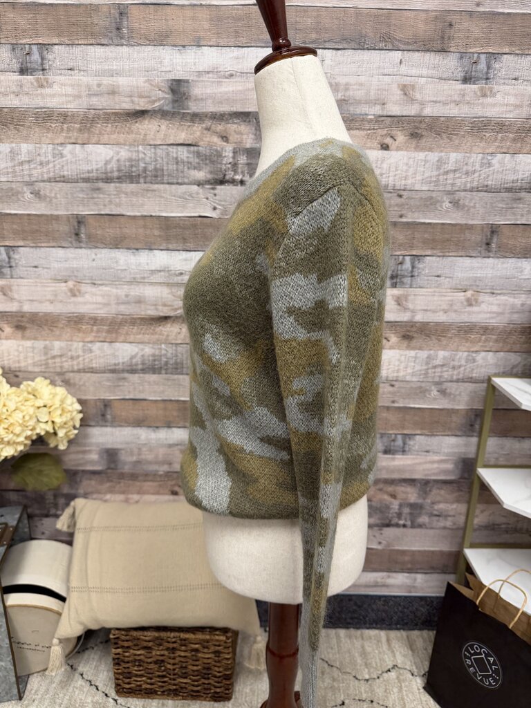 Banana Republic Camo Crewneck Sweater Banana Republic Camo XS women SWEATERS