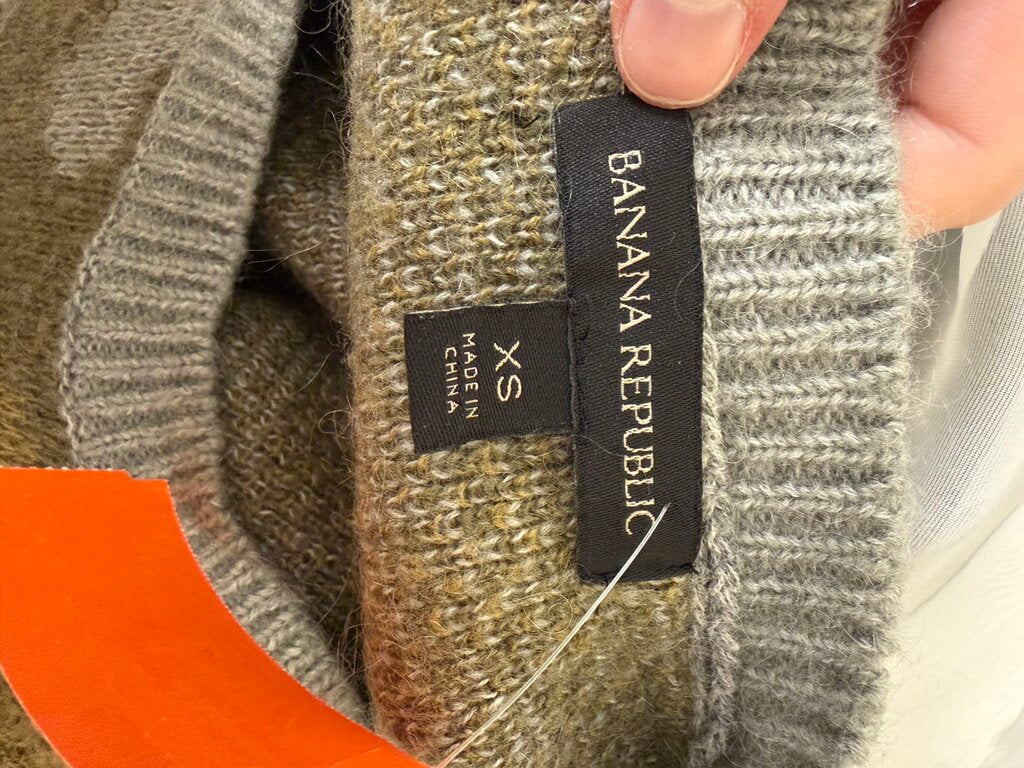 Banana Republic Camo Crewneck Sweater Banana Republic Camo XS women SWEATERS