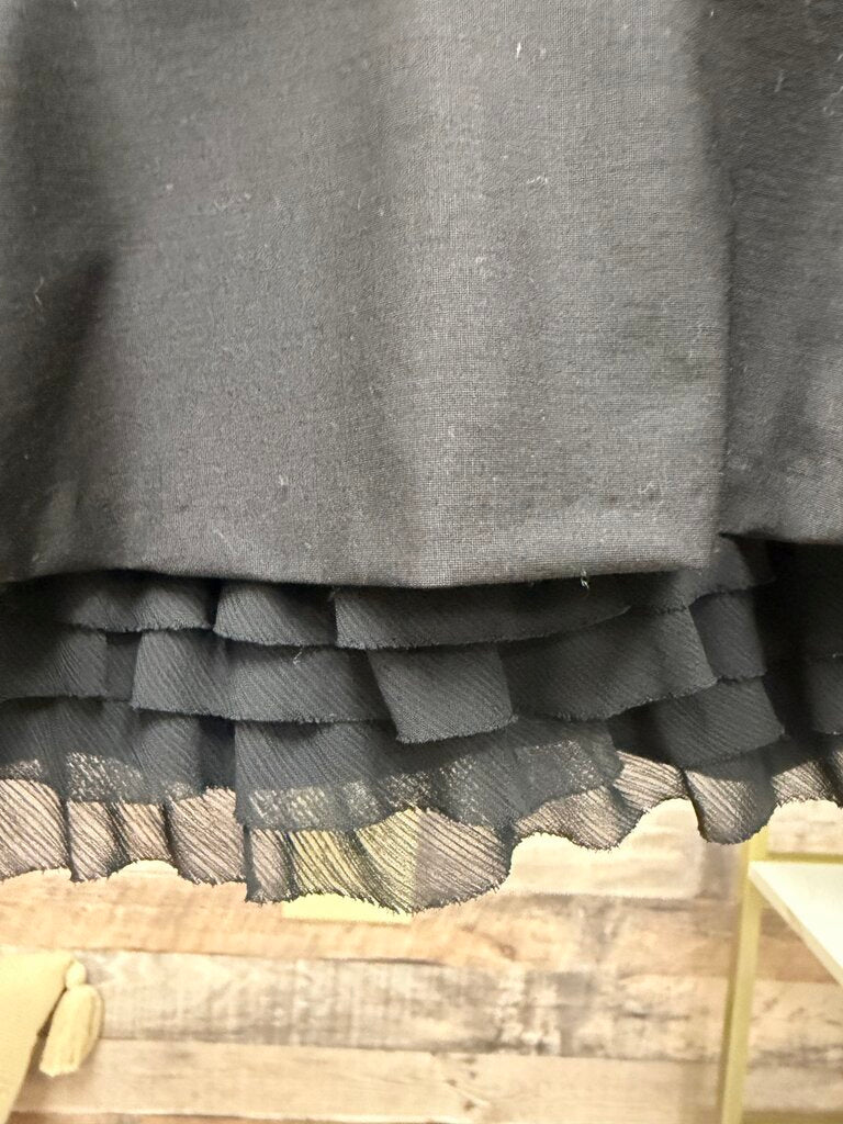 Ann Taylor black pencil skirt w/ ruffle hem Ann Taylor Black 4 women SKIRTS