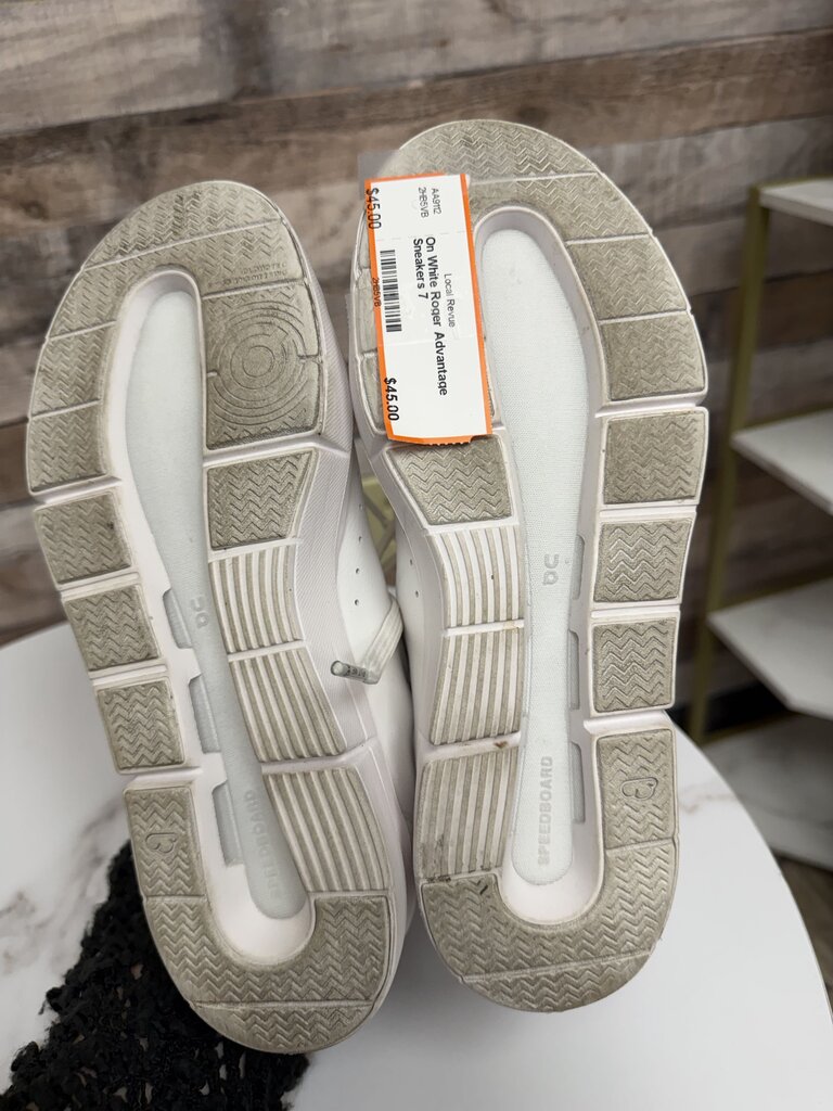 On White Roger Advantage Sneakers On Cloud White 7 women SNEAKERS