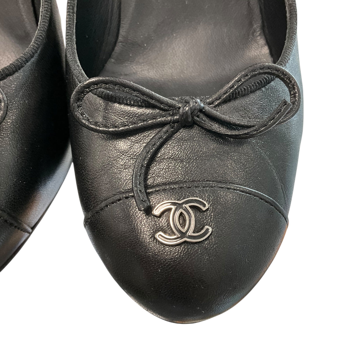 Aithentic CHANEL SIZE 36.5 shoes