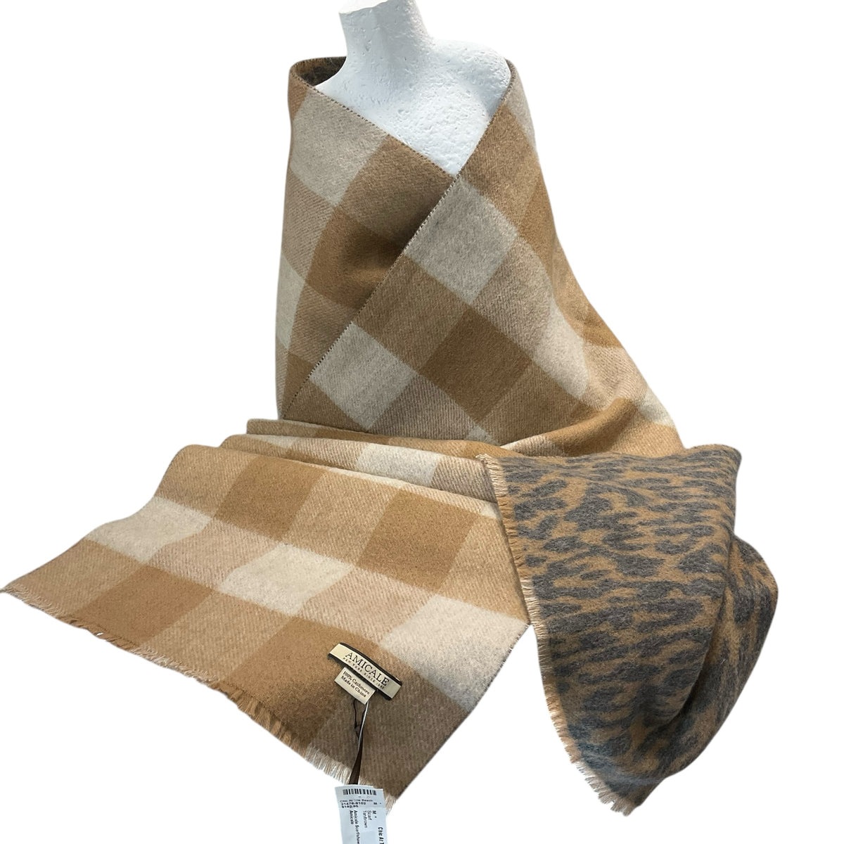 Amicale Scarf