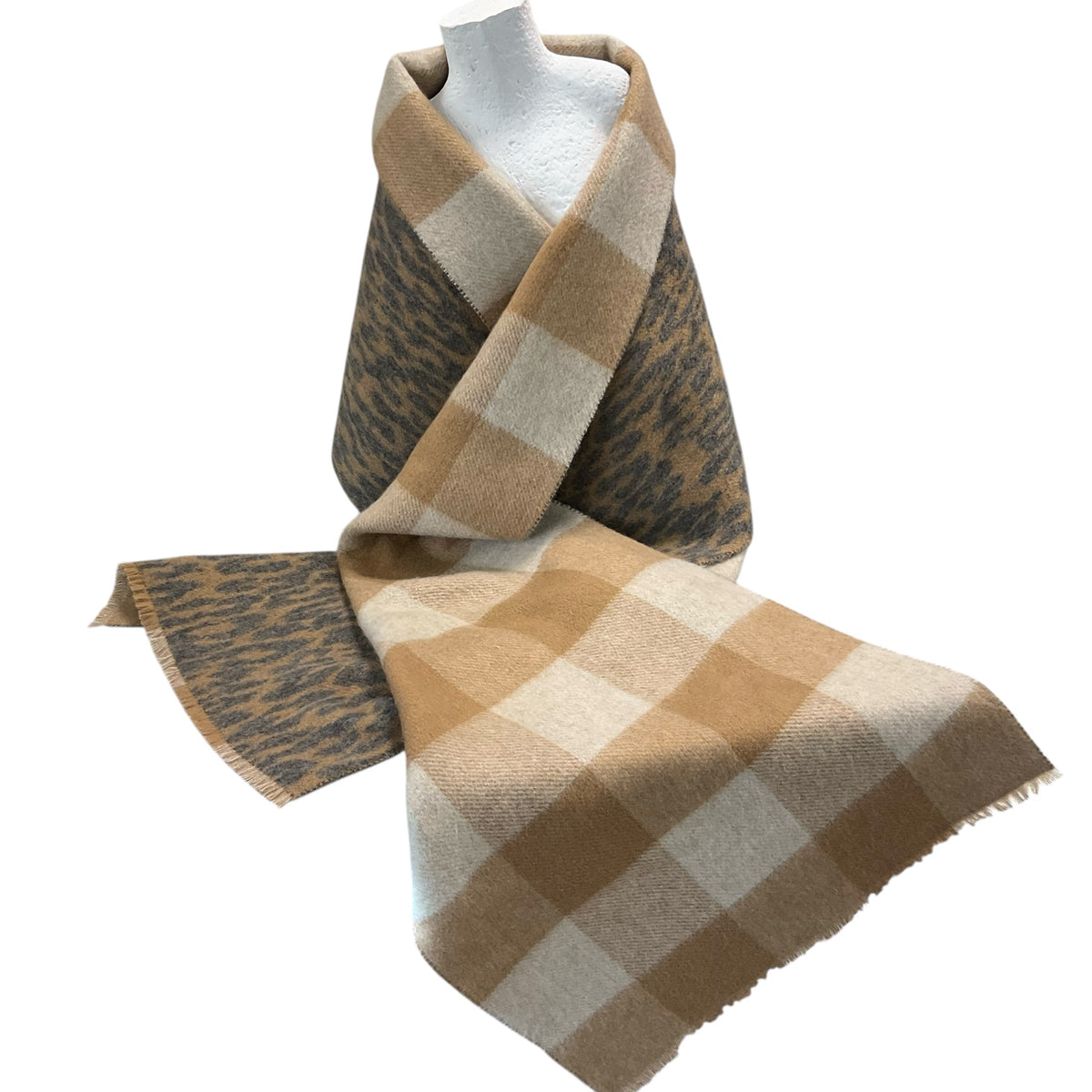 Amicale Scarf