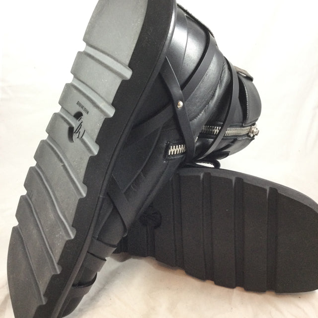 Louis Vuitton Square Pillow Flat Ankle Boots. Size 39